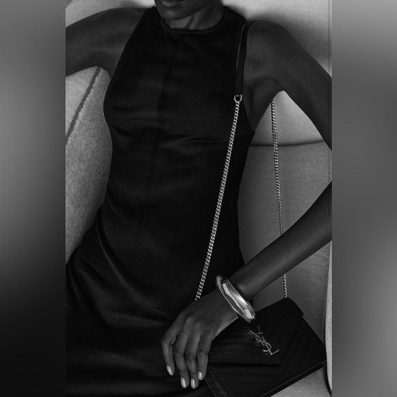 CASSANDRE ENVELOPE CHAIN WALLET IN GRAIN DE POUDRE LEATHER - Picture 8 of 14